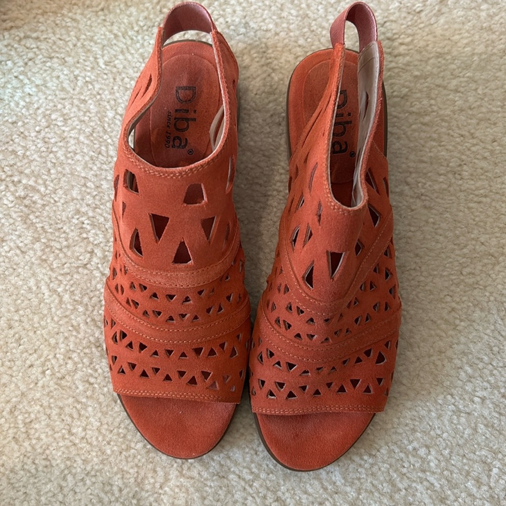 Diba size 9 leather sandals